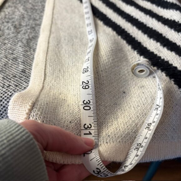 Black Tape Cream and Black Chevron Strip Womens Cardigan XLP - Picture 3 of 8